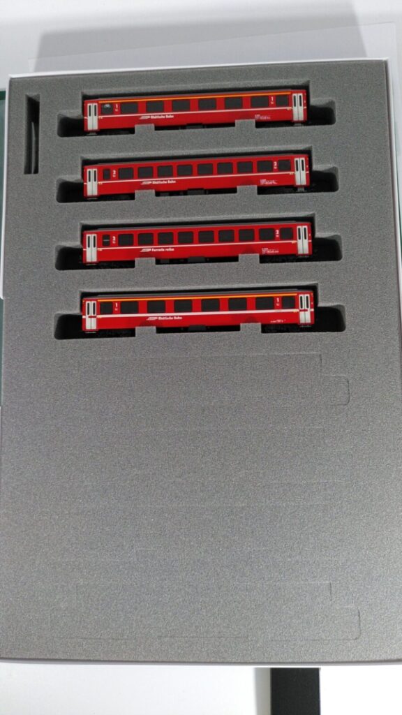 Kato Swiss RhB N gauge (1:150) - Train Trax