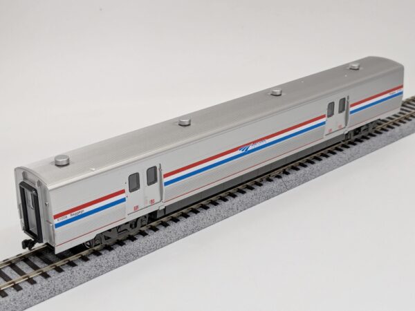 35-6211 Viewliner II Baggage PhIII Amtrak Heritage 61006 (HO)