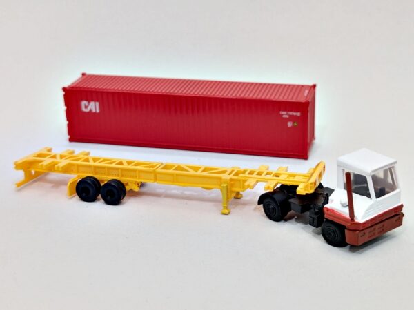 31-620 Yard Tractor/Trailer with Container and Chassis - Image 3