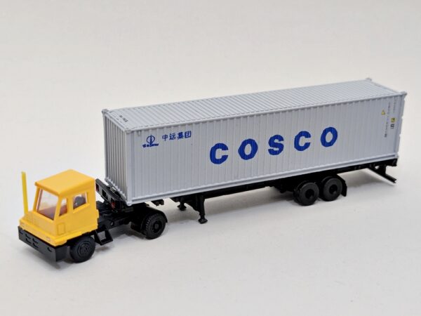 31-621 N Yellow Yard Tractor/Trailer & 40ft Container/Chassis - Image 2