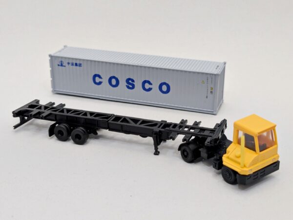 31-621 N Yellow Yard Tractor/Trailer & 40ft Container/Chassis - Image 3